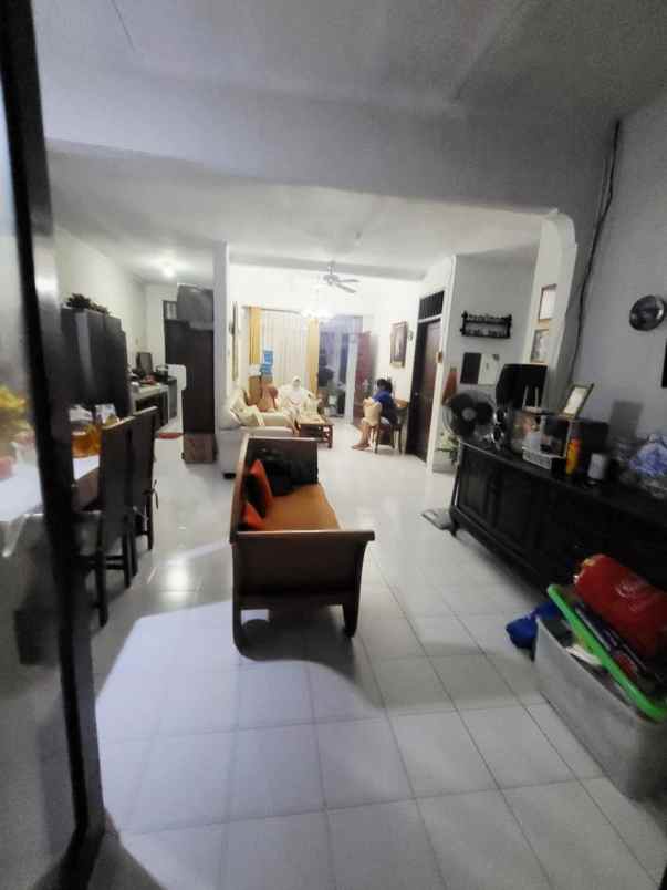 dijual rumah asri dan dalam perumahan besar cikunir