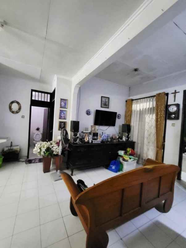 dijual rumah asri dan dalam perumahan besar cikunir