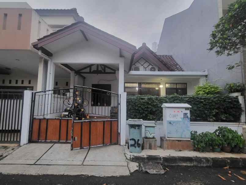 dijual rumah asri dan dalam perumahan besar cikunir