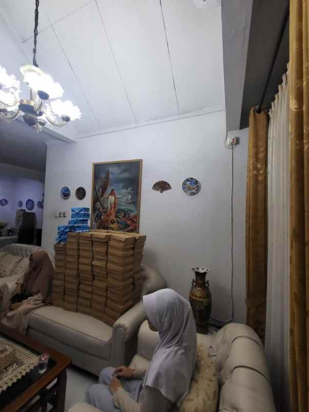 dijual rumah asri dan dalam perumahan besar cikunir