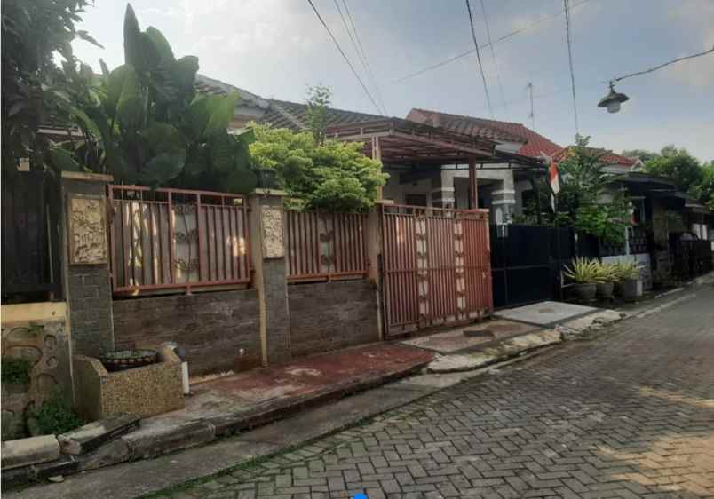 dijual rumah asri dan nyaman via lelang