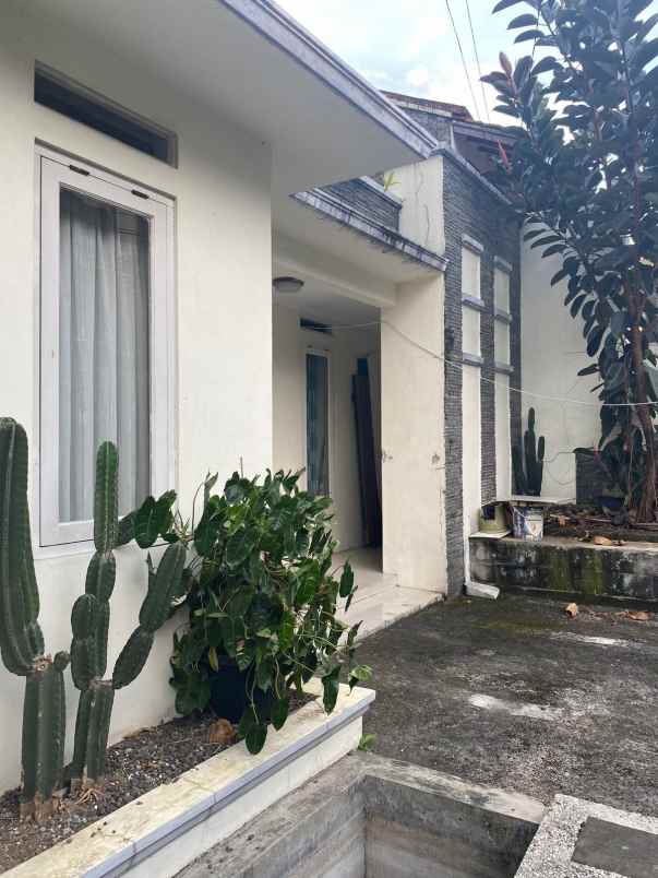 dijual rumah awiligar