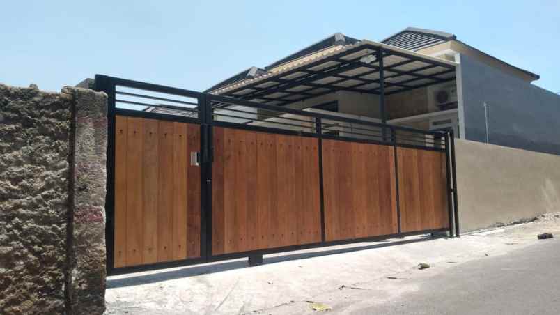 dijual rumah bambu apus pamulang