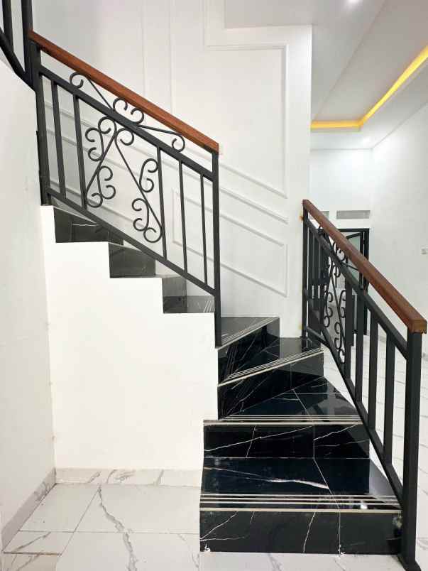 dijual rumah batu ampar kramatjati jaktim