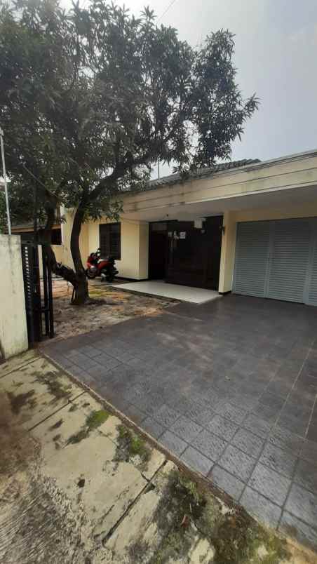 dijual rumah batu indah batununggal