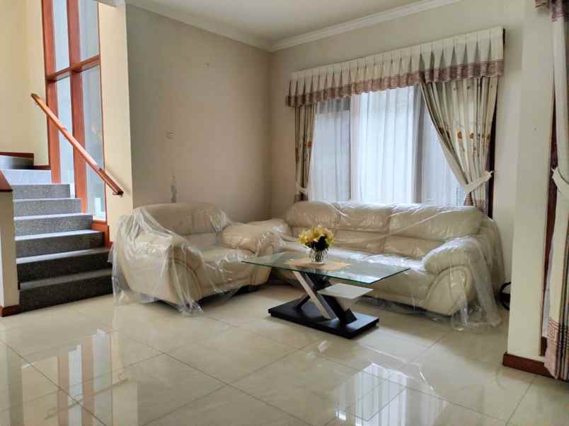 dijual rumah batunungggal