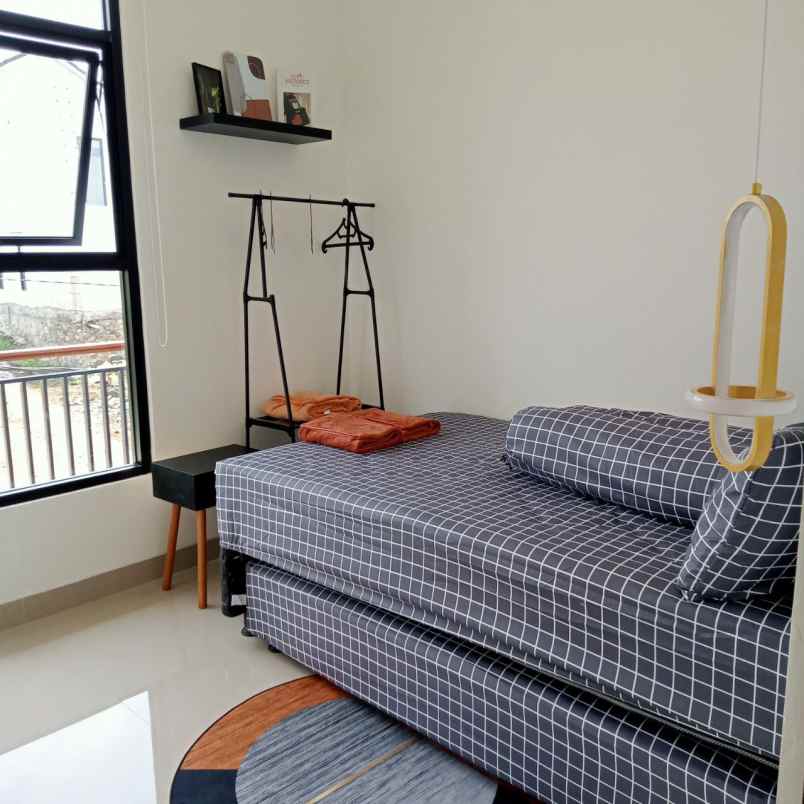 dijual rumah botanical view residence