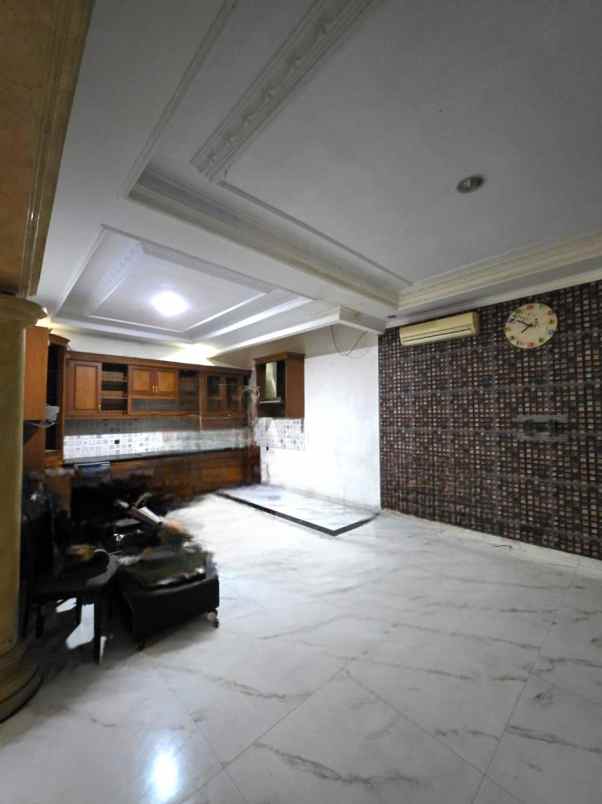 dijual rumah boulevard hijau regency