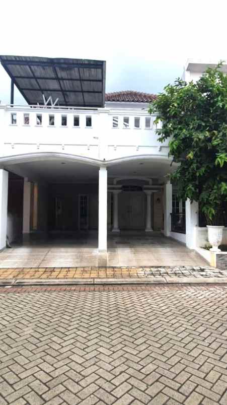 dijual rumah boulevard hijau regency