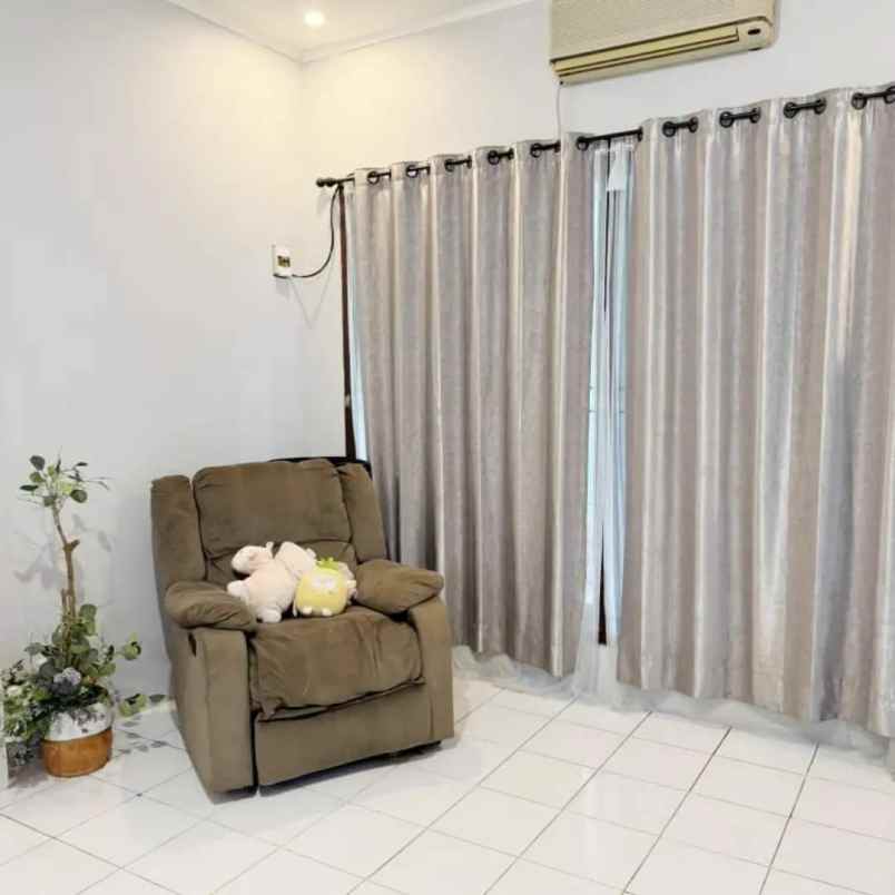 dijual rumah cantik 3 lantai di pamulang permai