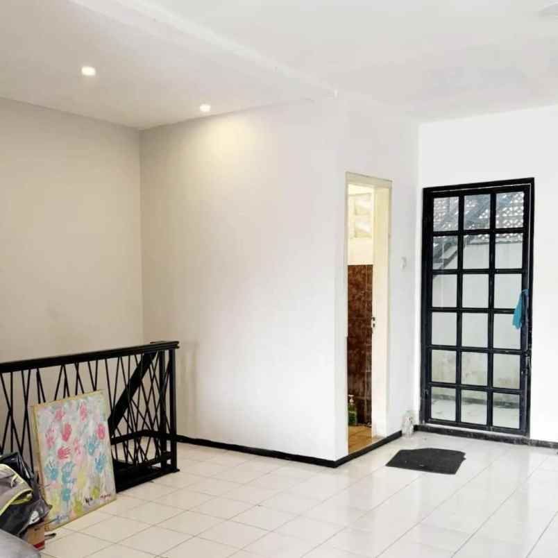 dijual rumah cantik 3 lantai di pamulang permai