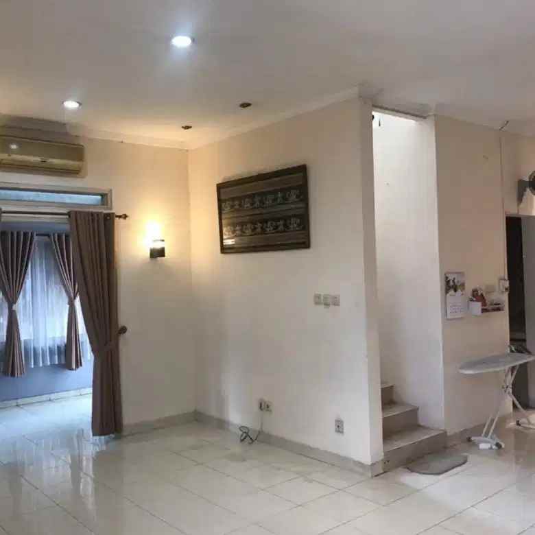 dijual rumah cantik hook di cirendeu