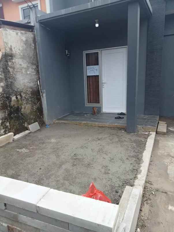 dijual rumah celaster baru renovasi