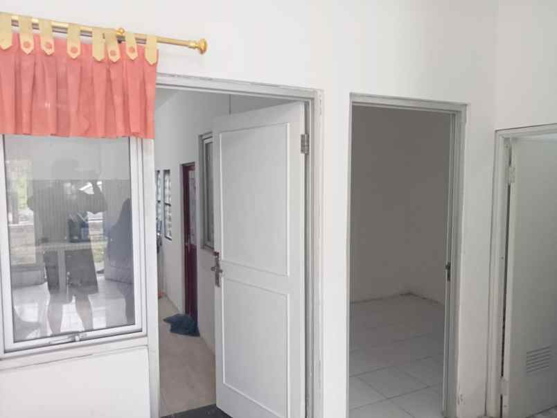 dijual rumah celaster baru renovasi