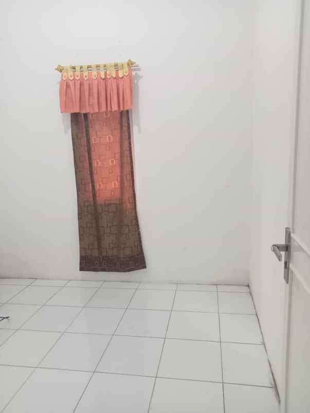 dijual rumah celaster baru renovasi