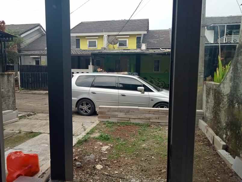 dijual rumah celaster baru renovasi