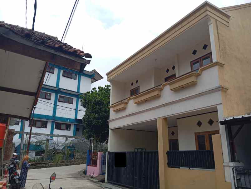 dijual rumah cihanjuang