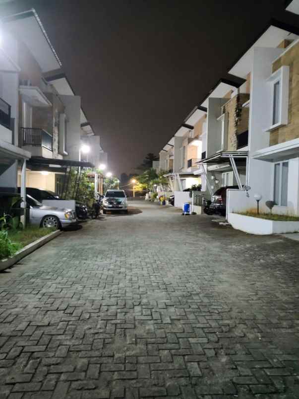 dijual rumah cijagur jagakarsa jakarta