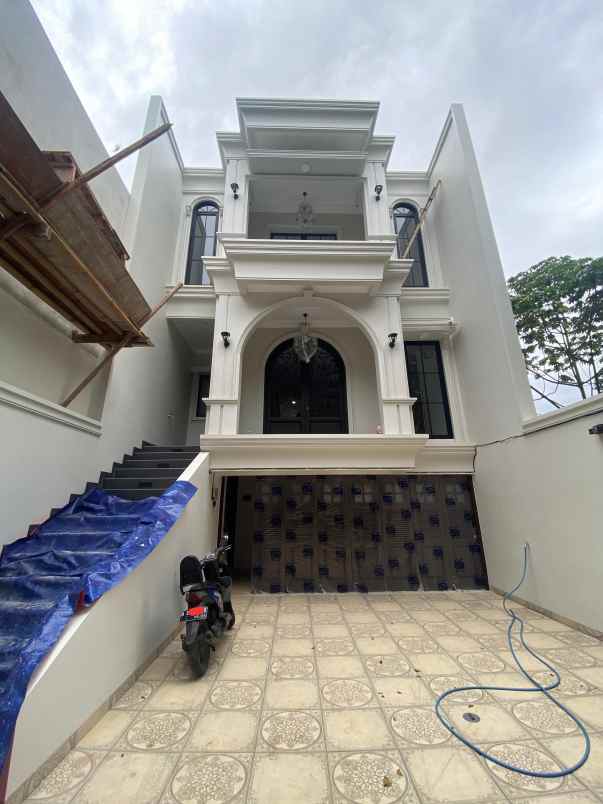 dijual rumah cipedak