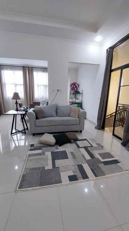 dijual rumah ciputat jombang