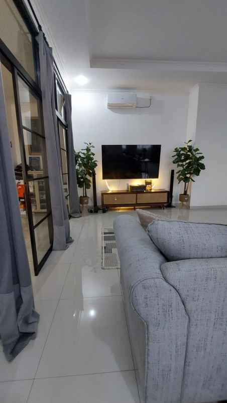 dijual rumah ciputat jombang