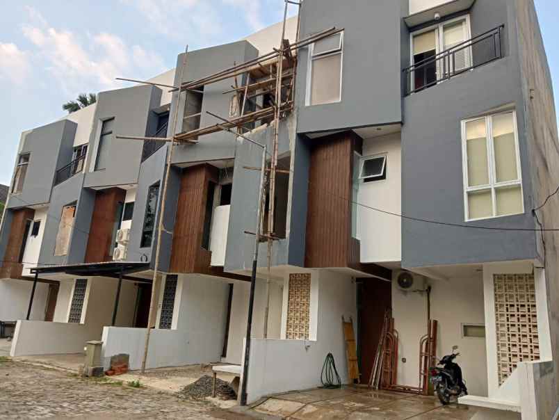 dijual rumah cireundeu ciputat timur