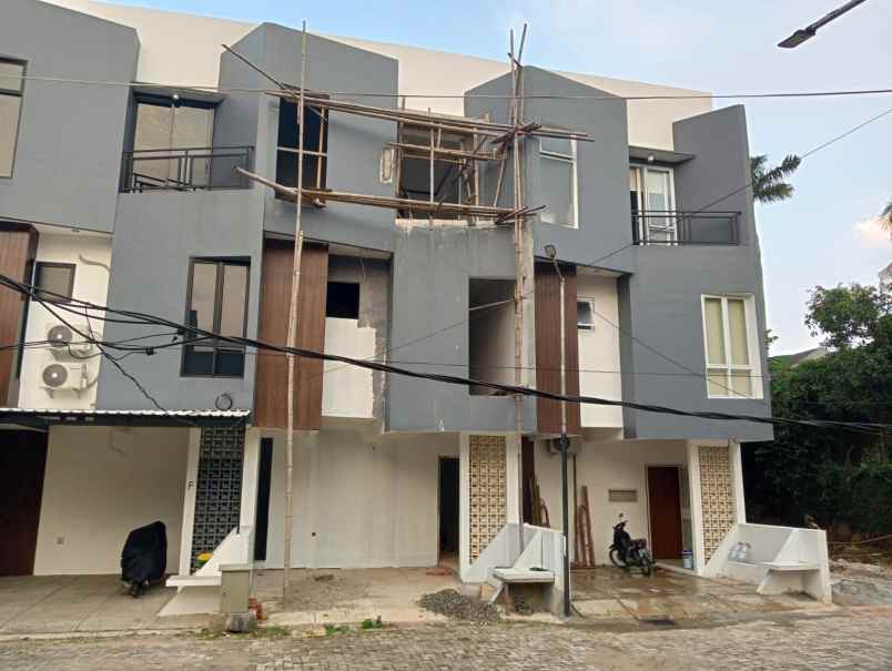 dijual rumah cireundeu ciputat timur