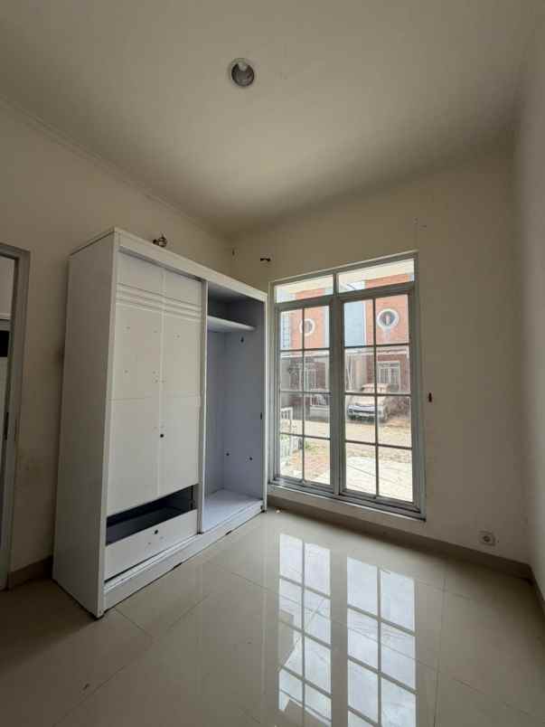 dijual rumah cisarnten kulon