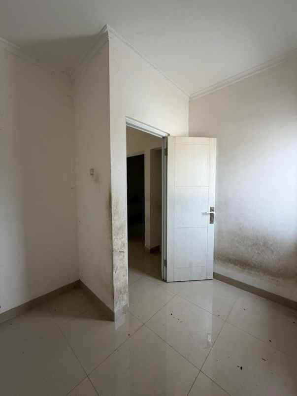dijual rumah cisarnten kulon