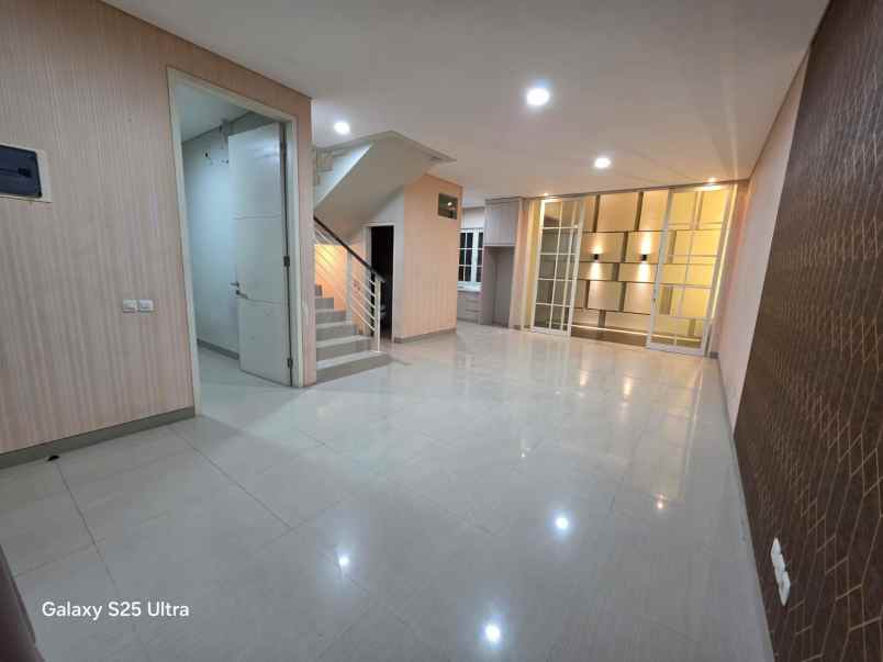 dijual rumah citraland greenlake