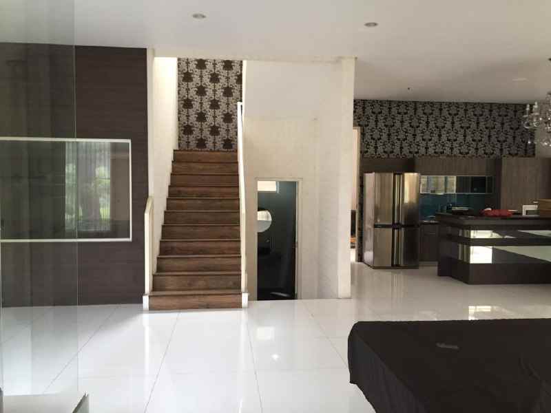 dijual rumah citraland raffles garden