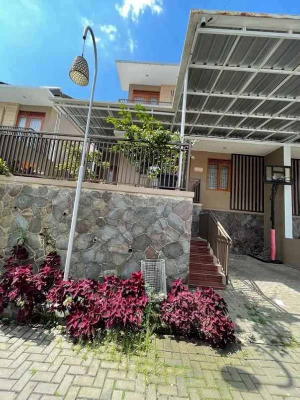 dijual rumah ciwaruga