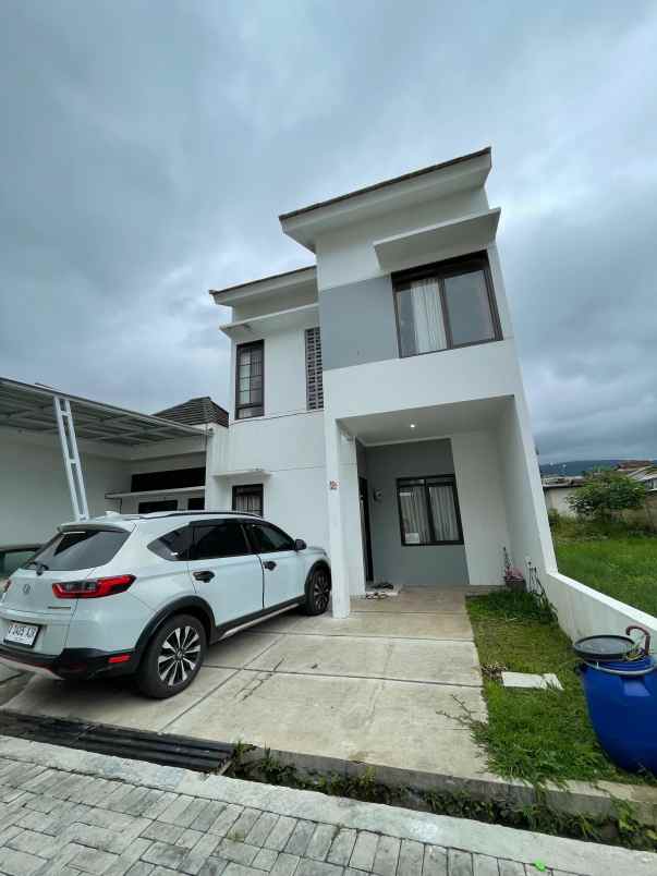 dijual rumah cluster cihanjuang
