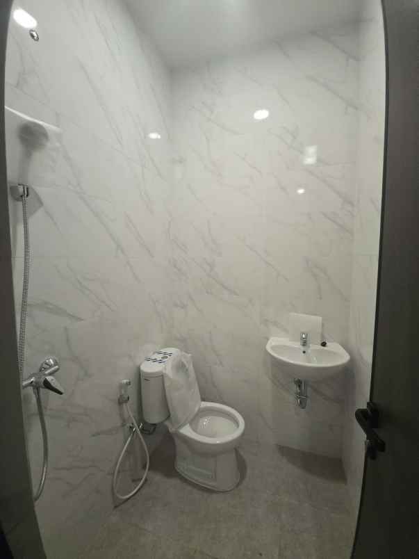 dijual rumah cluster florence pakuwon city