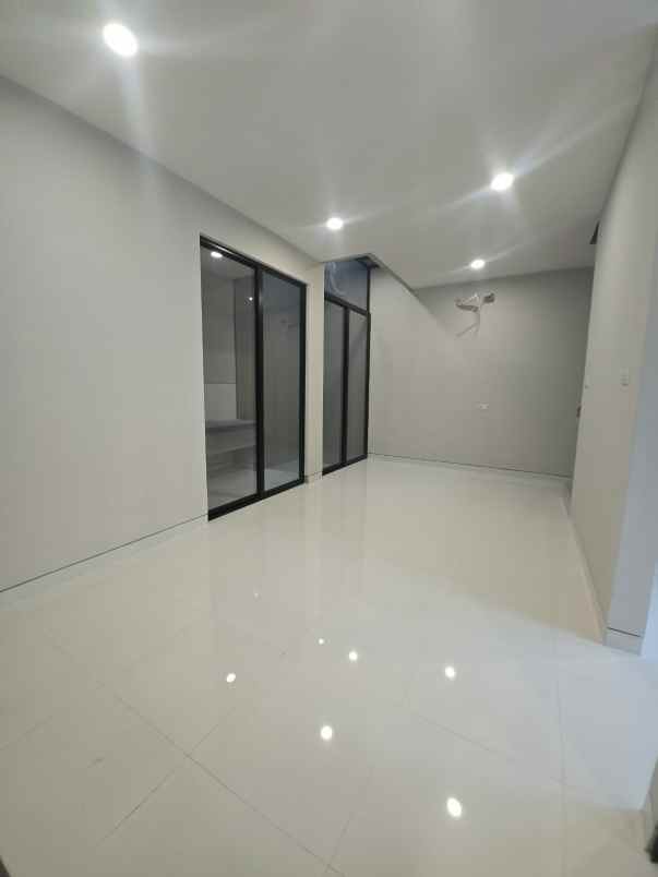dijual rumah cluster florence pakuwon city