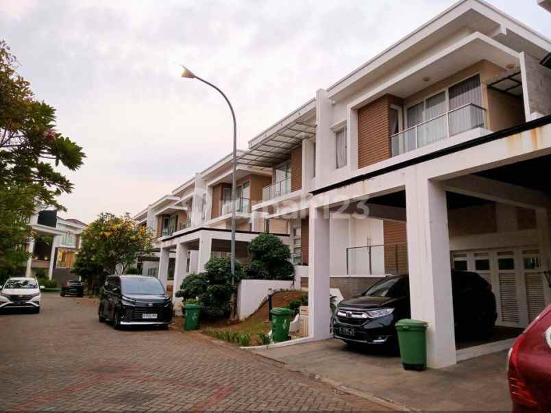 dijual rumah cluster golf residence