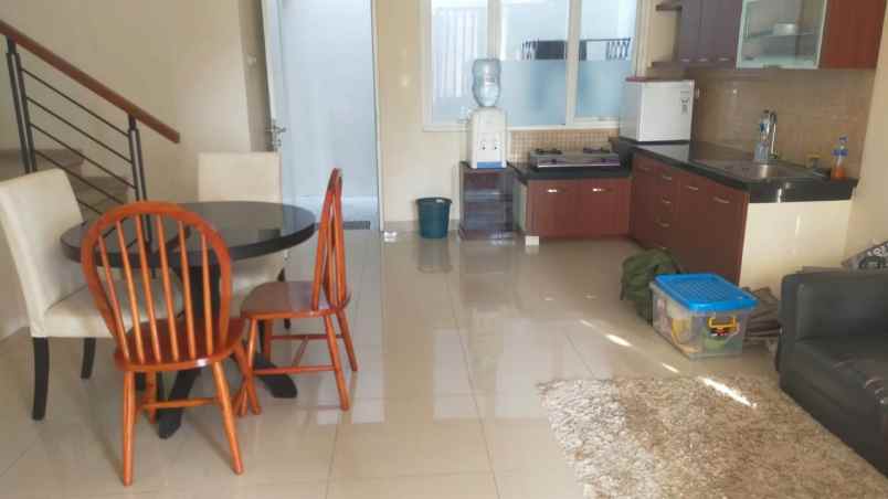 dijual rumah cluster graceland