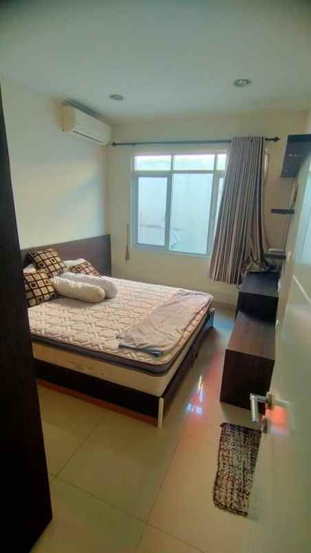 dijual rumah cluster graceland