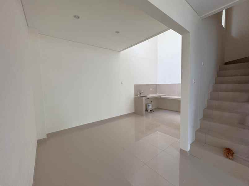 dijual rumah cluster lavesh kota