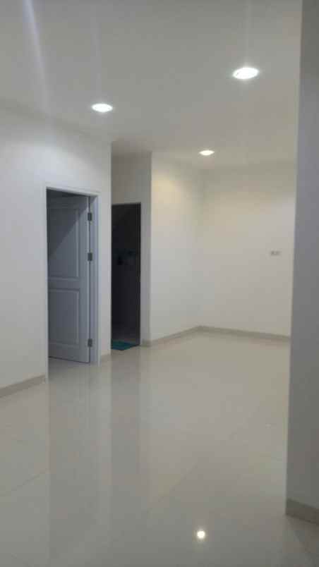 dijual rumah cluster monaco gading serpong