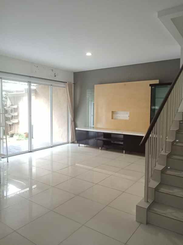 dijual rumah cluster palm spring jgc