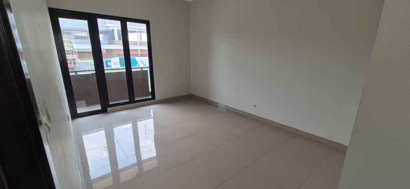 dijual rumah cluster regia residence