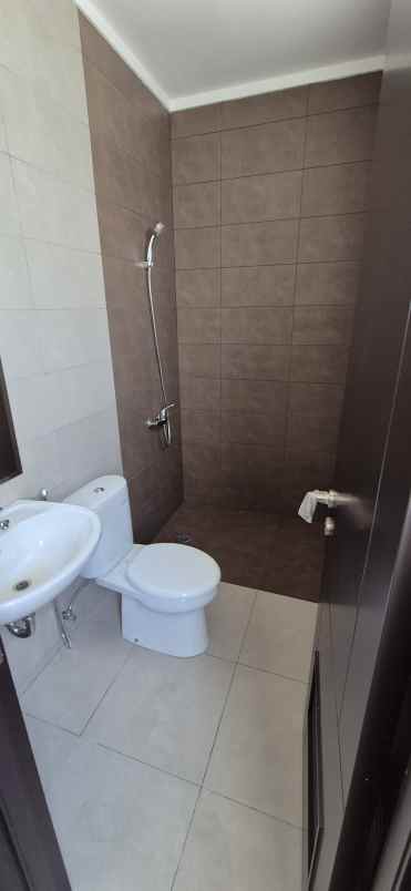 dijual rumah cluster regia residence