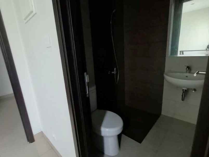 dijual rumah cluster regia summarecon