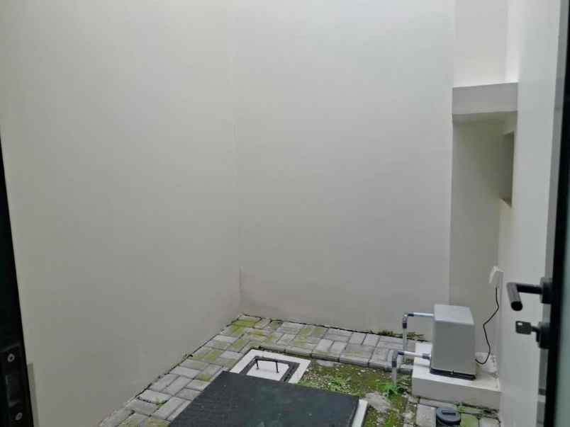 dijual rumah cluster regia summarecon