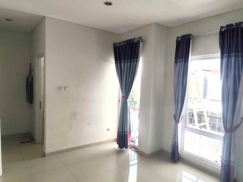 dijual rumah cluster savana metland cakung