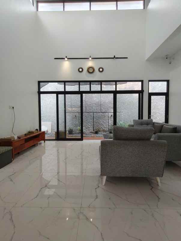 dijual rumah dalam komplek siap huni di rawamangun