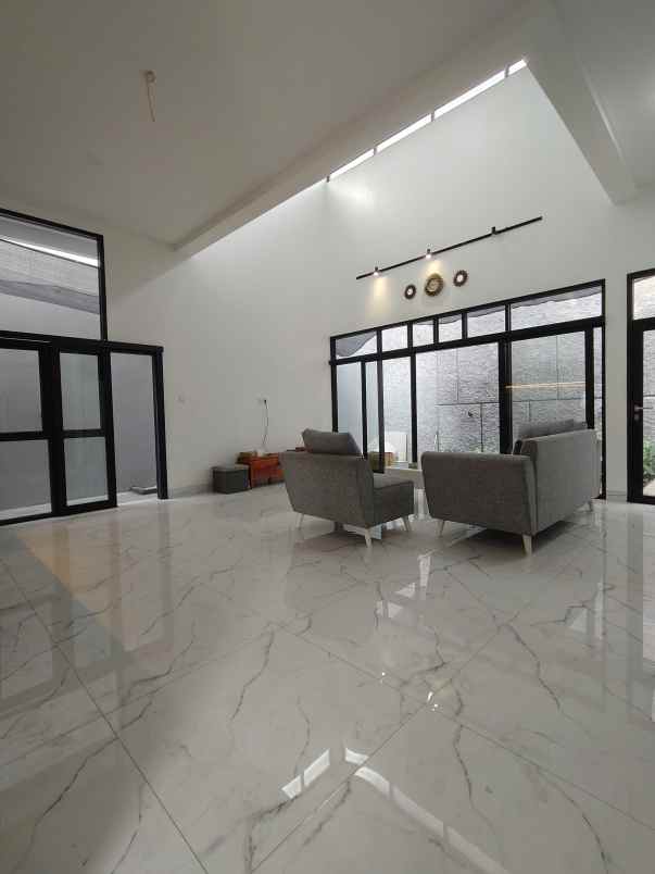 dijual rumah dalam komplek siap huni di rawamangun