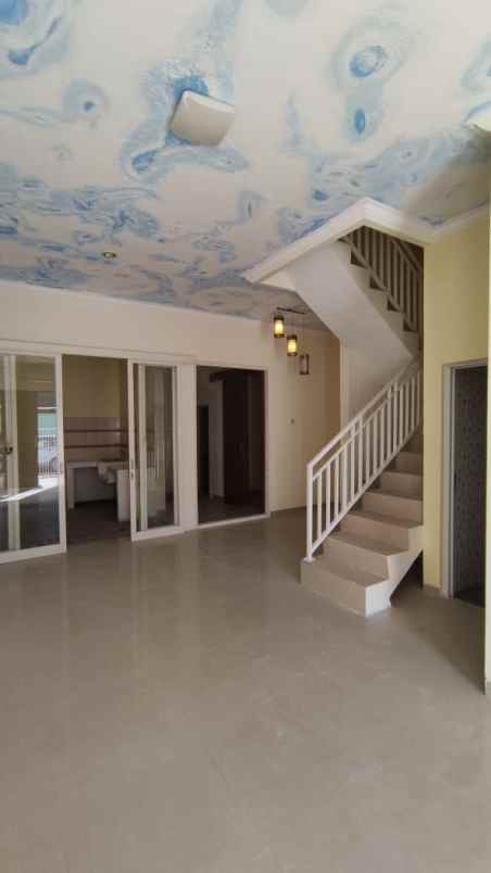 dijual rumah darmo