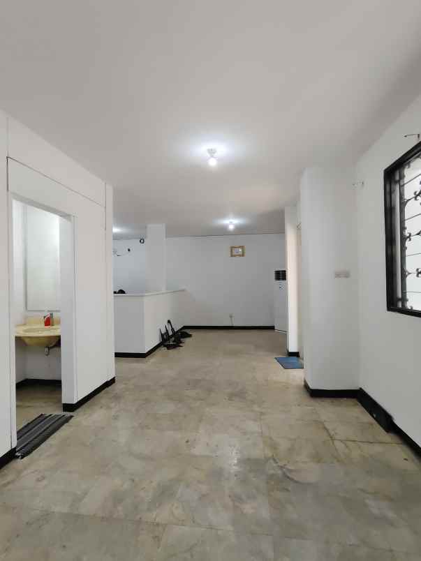 dijual rumah darmo kec wonokromo